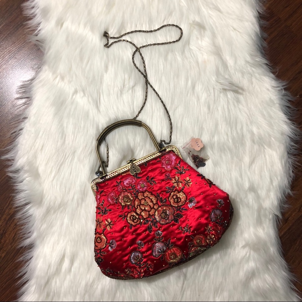 🌻SOLD🌻 Vintage // red beaded purse with detachab